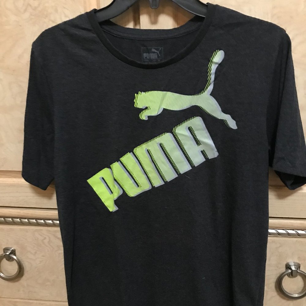 Men's grey Puma tee
